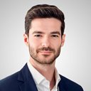 Arturo Santos headshot
